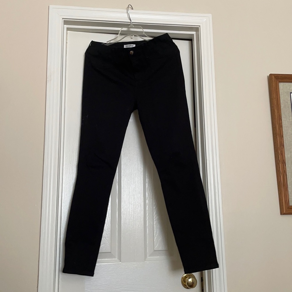 COPY - Good American Maternity Jeans. Super stretch and flattering fit.